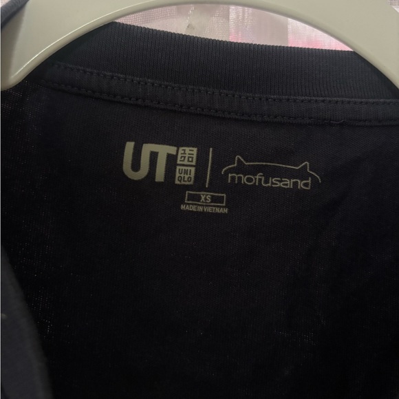 Uniqlo Mofusand Shark Shirt - Picture 2 of 2